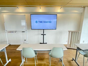 【ホワイトボード・モニター・司会台など備品類は全て無料】 - TIME SHARING 新宿御苑前 壱丁目参番館 1001の室内の写真