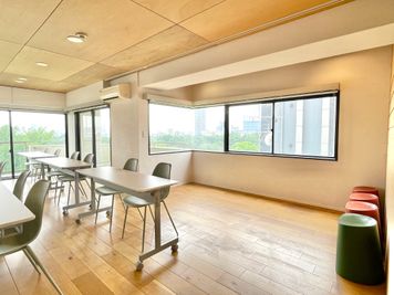 【後方にスペースが空いているので、荷物置きやレイアウト変更時に活用できます】 - TIME SHARING 新宿御苑前 壱丁目参番館 1001の室内の写真