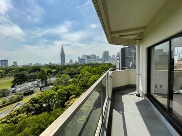 【ベランダからの眺望_3】 - TIME SHARING 新宿御苑前 壱丁目参番館 1001の室内の写真