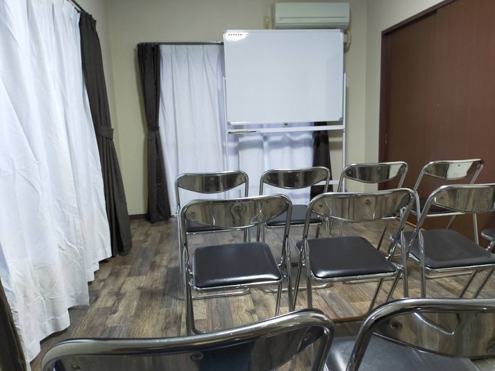 ≪ルームB≫会議やミニセミナー等に最適！7人位が快適最大14人席 - 【ヒミツキチ】船橋駅徒歩5分