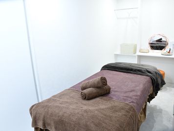 お身体スペース - KYAS luxury beauty lounge エステ系、お身体もOK。2部屋のうち1部屋になります。の室内の写真