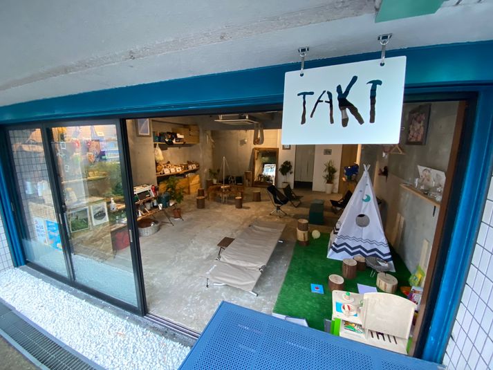 キャンプ場のような多目的スペース - TAKT cafe