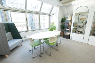 テーブルを変更出来ます。 - 【和の音交流館】「和の音」と「和の文化」をテーマにした文化施設 ◆小会議室（５階）※一時休止の室内の写真