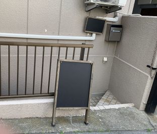 イベントスペースOGM店の入口の写真