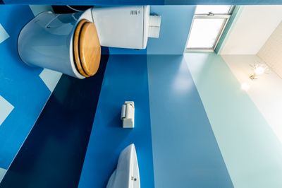 海の中にいるようなトイレ。ここもフォトジェニック！ - 『ブルー・オーシャン戦略』の室内の写真