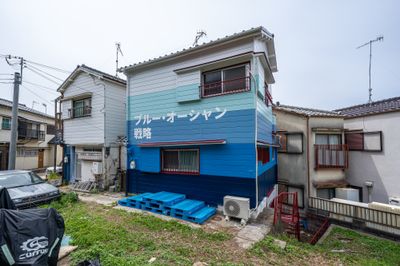 地下に続く階段がある。 - 『ブルー・オーシャン戦略』の外観の写真