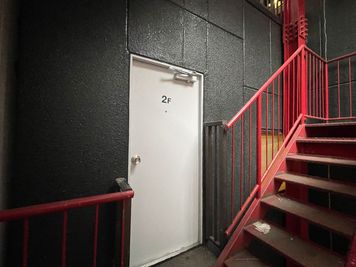 大宮 レンタルスタジオ　STUDIO BUZZ  2階スタジオの入口の写真