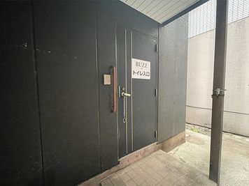 大宮 レンタルスタジオ　STUDIO BUZZ  2階スタジオの入口の写真