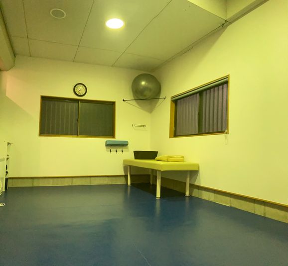 個室トレーニングルーム - BORNS整体(ほんごう鍼灸接骨院)内