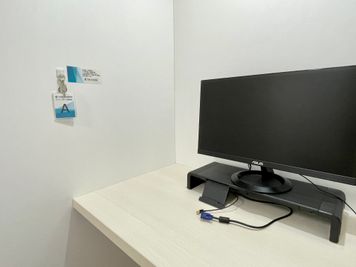 【全てのブースに一時離席時専用の鍵をご用意しています】 - 【閉店】テレワークブース新橋駅前 【閉店】ブースAの設備の写真