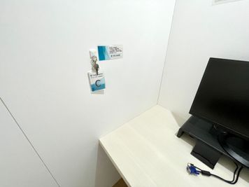 【全てのブースに一時離席時専用の鍵をご用意しています】 - 【閉店】テレワークブース新橋駅前 【閉店】ブースCの設備の写真