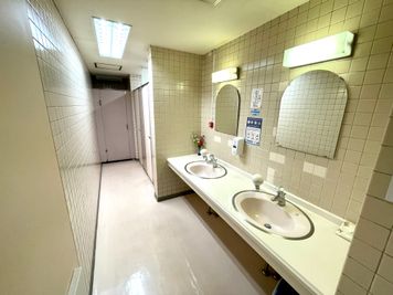【女性トイレ２】 - テレワークブース新橋駅前 ブースCの設備の写真