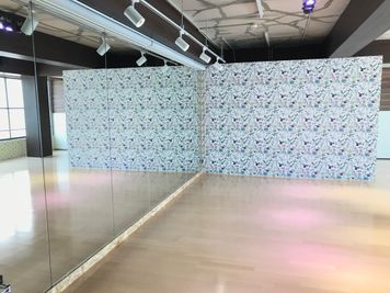 おおきにスタジオ 稽古・ダンス・歌・楽器演奏多目的利用可能スペースの室内の写真