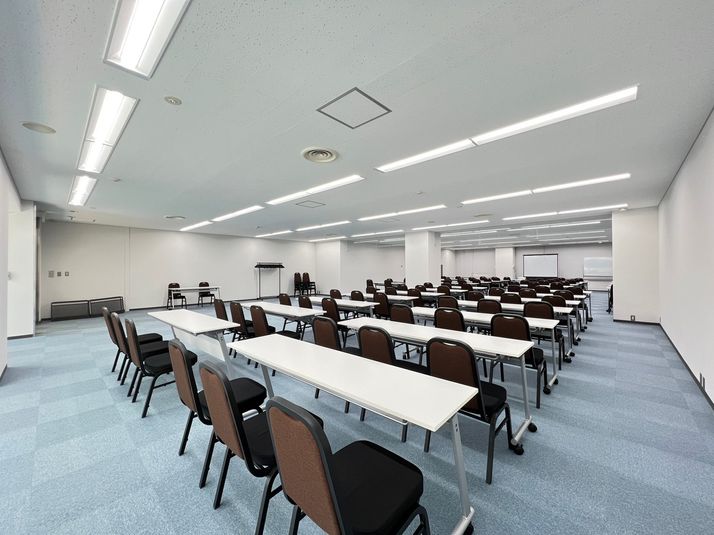 【最大107名着席可能な大規模会議室】 -  【閉店】TIME SHARING 堺東 貸し会議室の室内の写真