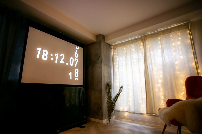 立川徒歩9分🧡ビタミンカラーと無機質な背景が◎[1] - 【Lily立川2号店】パーティー・2面撮影