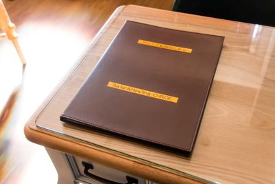 当サロンなサロン内に掲示物はございません。代わりにサロンの利用方法、備品の使い方が記載されている「ご利用のしおり」がございます。ぜひご一読ください。 - レンタルサロン&ヒーリング・クロエ横浜駅前の設備の写真