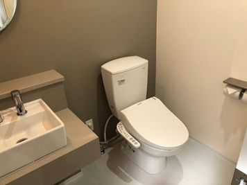 【スペース内に男女共用トイレがございます】 - TIME SHARING WORK 綱島 オープン席の設備の写真