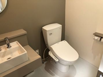 【スペース内に男女共用トイレがございます】 - 【閉店】TIME SHARING WORK 綱島 オープン席の設備の写真