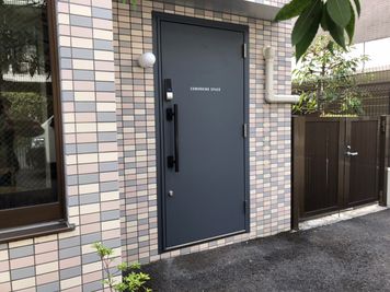 【コワーキングスペース入口】 - 【閉店】TIME SHARING WORK 綱島 オープン席の外観の写真