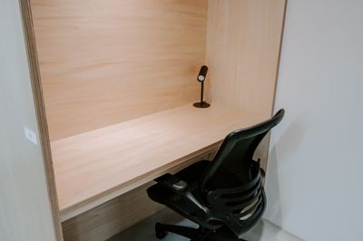 【卓上のライトで手元を明るく♪】 - 【閉店】TIME SHARING WORK 綱島 集中ブース席の室内の写真