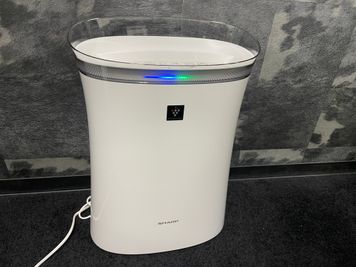 空気清浄機 - GRANDESK MEETING お洒落で落ち着いたミーティングルームの設備の写真