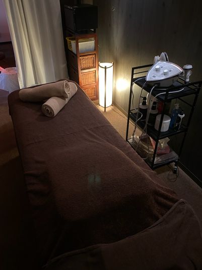エステ器具、施術ベッド付き完全個室 - あさがお鍼灸整骨院
