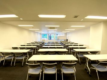 大阪会議室 梅田北新地店 Room A（セルフ設営/当日予約OK）の室内の写真