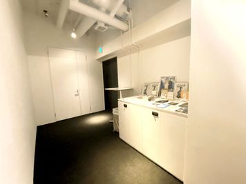 大阪会議室 梅田北新地店 Room A（セルフ設営）の設備の写真