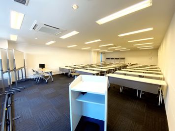 大阪会議室 梅田北新地店 Room A（セルフ設営/当日予約OK）の室内の写真