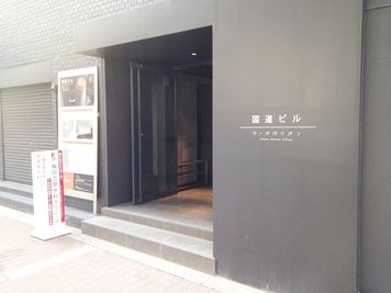 大阪会議室 梅田北新地店 Room A（セルフ設営/当日予約OK）の外観の写真