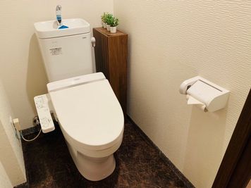 トイレ - 五反田徒歩4分「&Living」バリ風モダンレンタルスペース 五反田徒歩4分「&Living」バリ風レンタルスペースの設備の写真