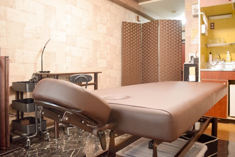 横浜・鶴見東口707号店 - レンタルサロン「Farbe」