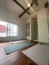 内観：スタジオ仕様 - Hare Hare Yoga&Dryheadspa レンタルスタジオ・レンタルサロンの室内の写真