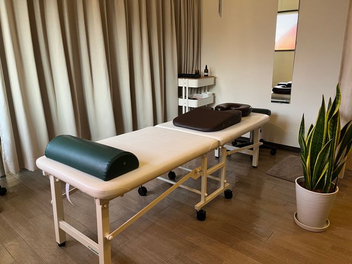 レンタルベッド（整体・足つぼ・フェイシャル・エステ） - ボディケアサロン「アロマの風」