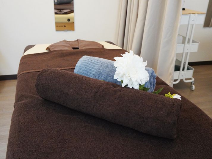 レンタルベッド（整体・足つぼ・フェイシャル・エステ） - ボディケアサロン「アロマの風」