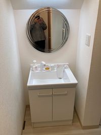 温水器付きの洗面所
オリジナルの石鹸が置いてあります。 - 心斎橋セラピースタジオ 心斎橋筋から10ｍの路面店の室内の写真