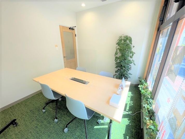 【1時間800円～！7:00～22:00】4人用会議室 - いい部屋Space練馬店