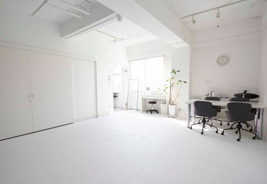 スタジオ内観２ - studio Cloud 9 (スタジオ クラウド ナイン) 六本木駅近く、西麻布にある白壁白床の撮影スタジオの室内の写真