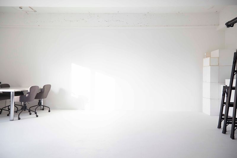 スタジオ内観１ - studio Cloud 9 (スタジオ クラウド ナイン) 六本木駅近く、西麻布にある白壁白床の撮影スタジオの室内の写真
