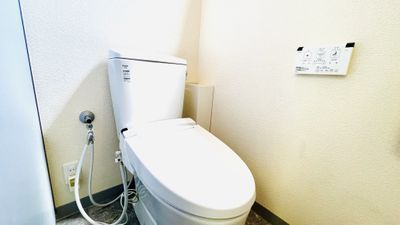 お手洗い(ウォシュレット付) - 難波・桜川・心斎橋NADIAレンタルスペース ボードゲーム完備/パーティー/セミナー/教室/会議/24時間利用の室内の写真