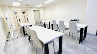 セミナー、会議、教室ルーム - 難波・桜川・心斎橋NADIAレンタルスペース ボードゲーム完備/パーティー/セミナー/教室/会議/24時間利用の室内の写真
