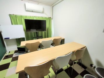 スクール形式にも。レイアウト自由です。 - LINCRASチサン博多 01〈LINCRASチサン博多〉の室内の写真