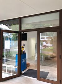 総合受付入口 - アンスティチュ・フランセ東京 F-211教室の入口の写真
