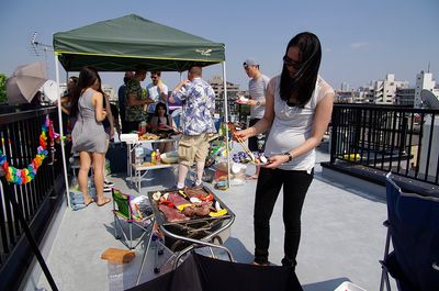 BBQの撮影風景です。
実際には現地には何も置いておりません。 - 中野 II - 屋上 80㎡の室内の写真