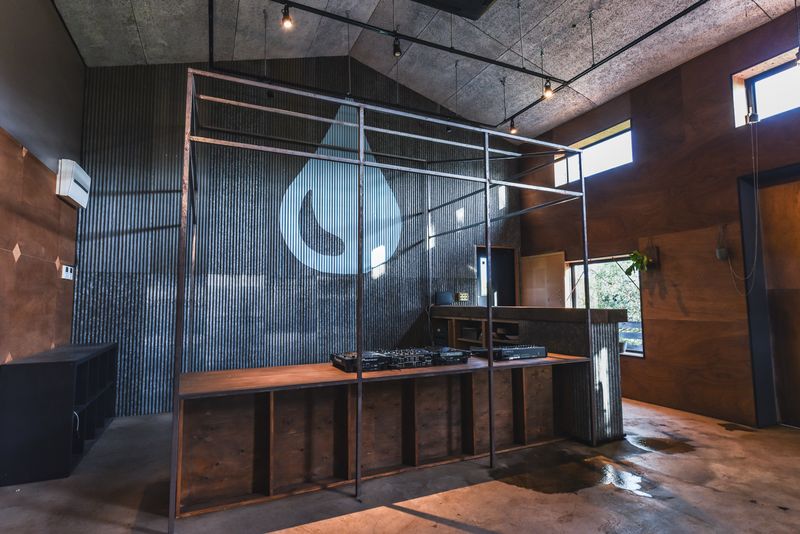 キッチン、シャワー・トイレ付きレンタルスペース - LAND KNOT