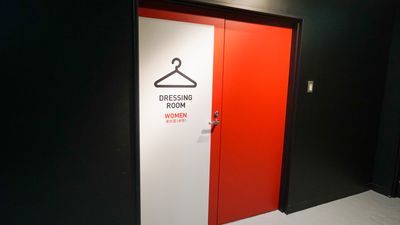 男女更衣室完備 - HADO ARENA お台場店 プレミアムルームの設備の写真
