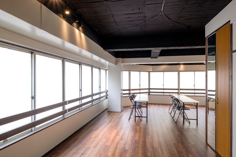 大きな鏡があるレンタルスペース - 紫水館