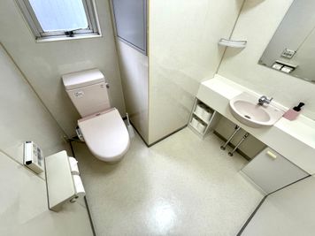 【女性トイレ】 - TIME SHARING 茅場町 岡本ビル 最大34名収容★3階ワンフロア貸切の貸し会議室の設備の写真