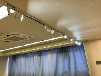 JK Room 新宿KSビル 会議室、セミナー、商談、楽屋、キッチン、パーティーの室内の写真
