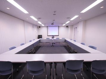 名古屋会議室 栄ガスビル店 クイーンルーム（応用形）の室内の写真